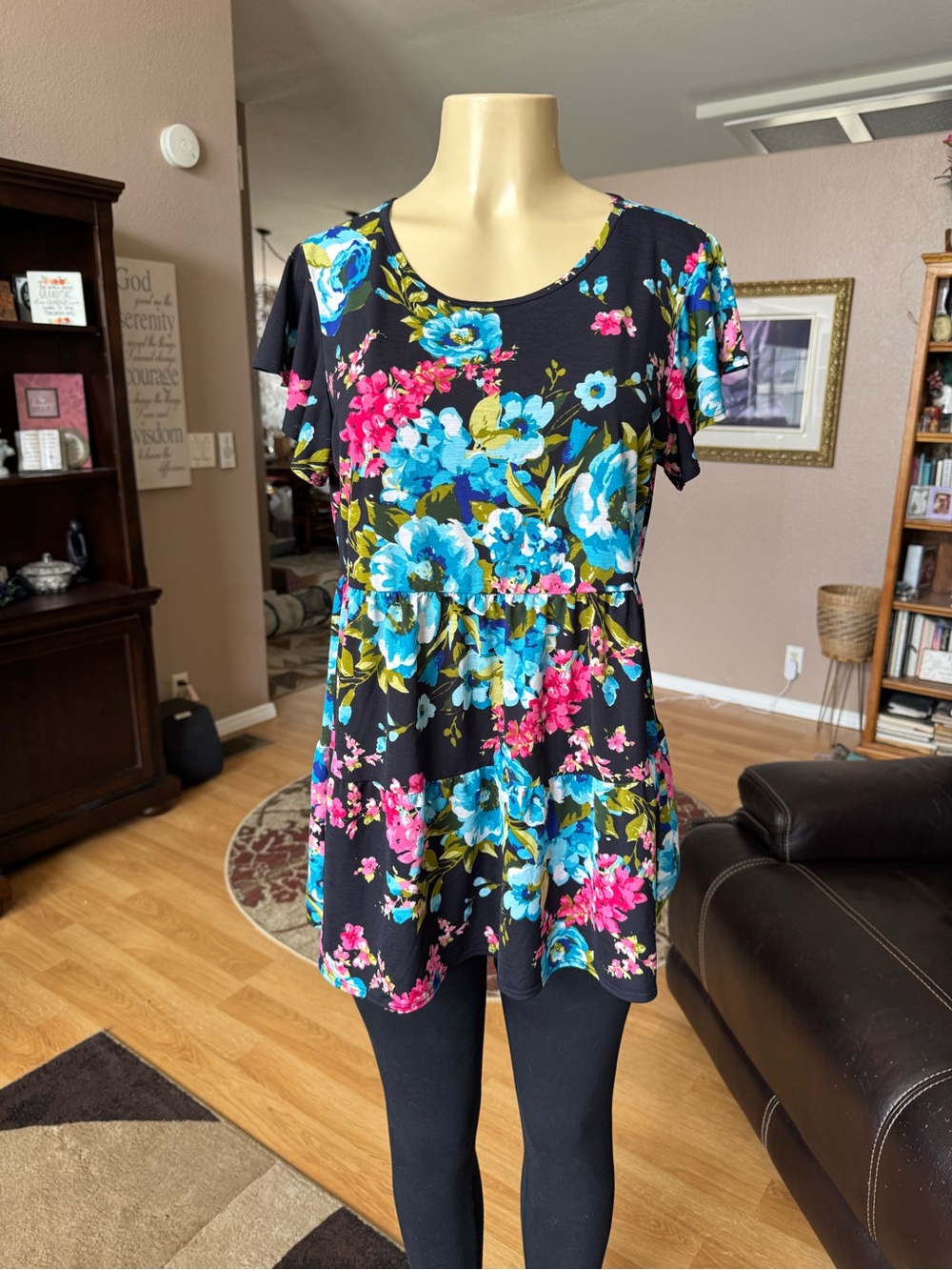 Heimish USA black floral short sleeve babydoll tiered blouse-size L